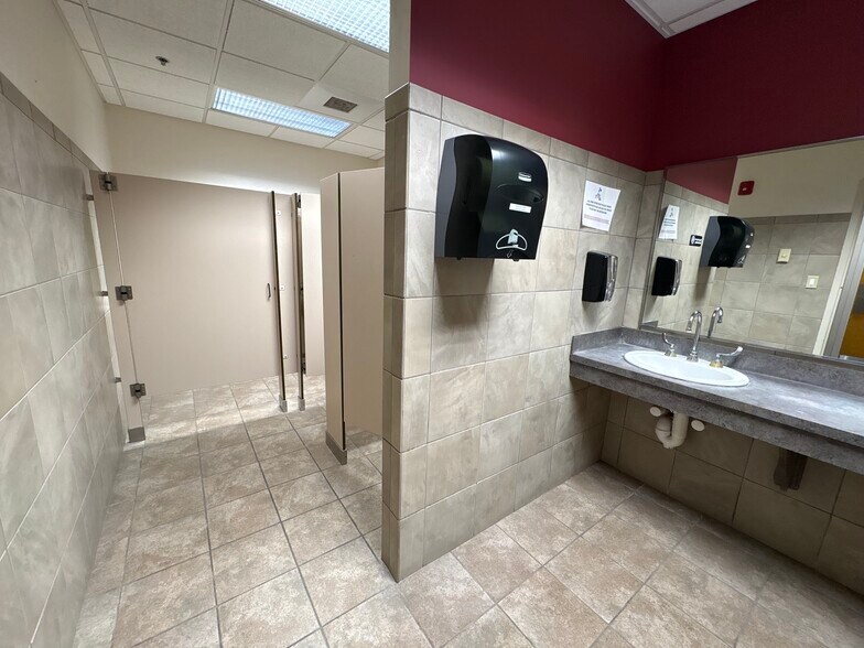 More Photos Of 3589 Sagamore Pky, Lafayette Office For Lease