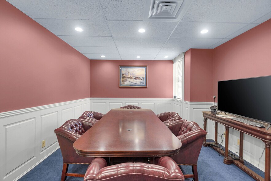 More Photos Of 47-49 Leavenworth St, Waterbury Office For Sale