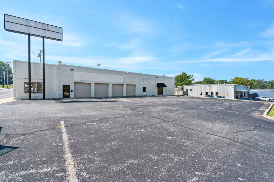 More Photos Of 215 N Grant Ave, Springfield Office For Lease