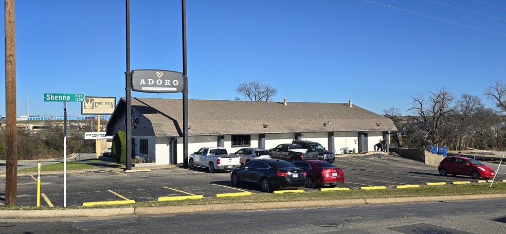 Primary Photo Of 4335 River Oaks Blvd, Fort Worth Restaurant For Sale