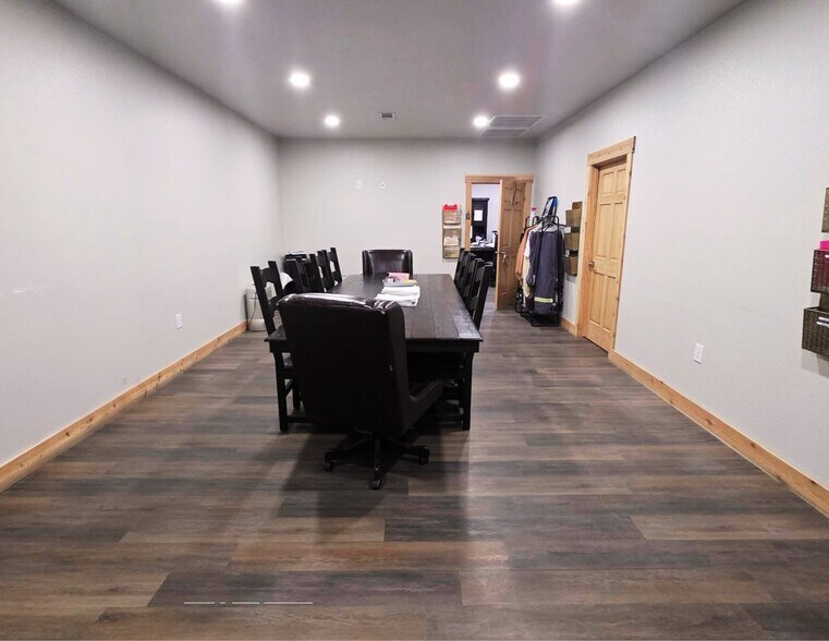 More Photos Of 1003 E County Road 140, Midland Industrial For Lease