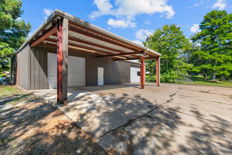 More Photos Of 125 Solleftea Dr, Madison Industrial For Lease