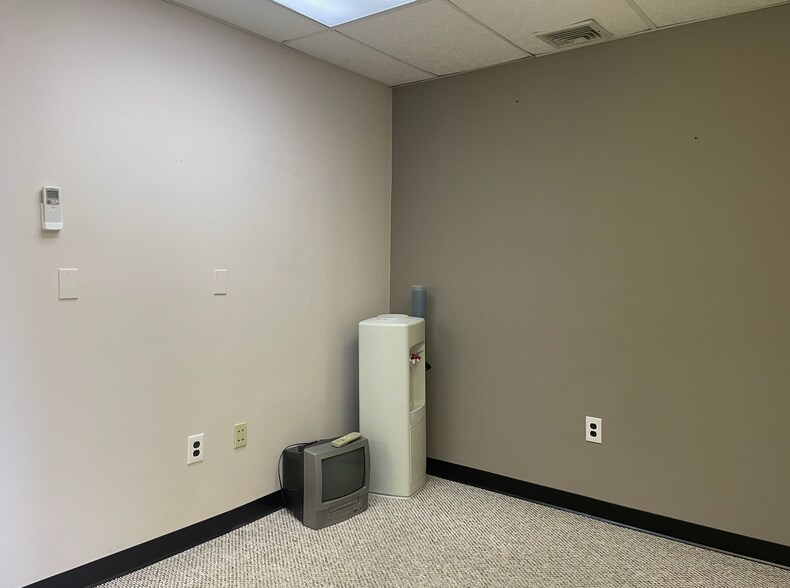 More Photos Of 3626-3628 E Tremont Ave, Bronx Medical For Lease