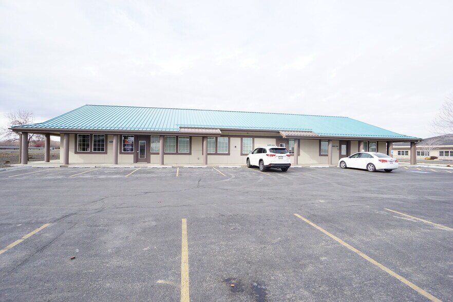 More Photos Of 2600 Business Pkwy, Union Gap Medical For Lease