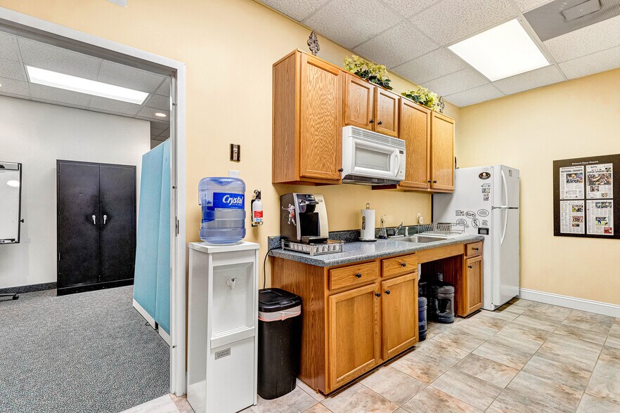 More Photos Of 5368-5380 Twin Hickory Rd, Glen Allen Flex For Sale