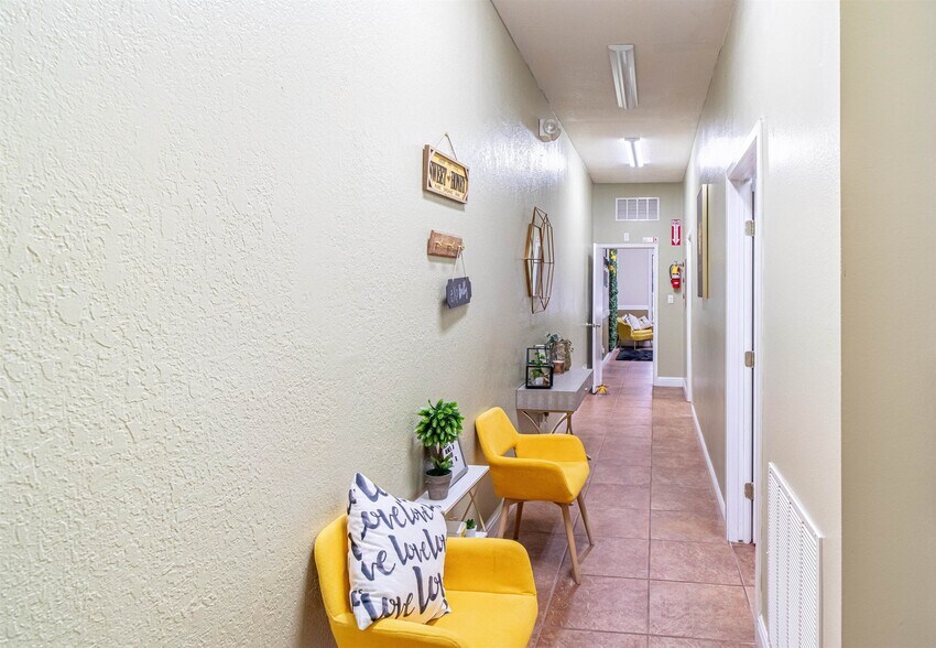 More Photos Of 102 Fletcher Dr, Del Rio General Retail For Sale
