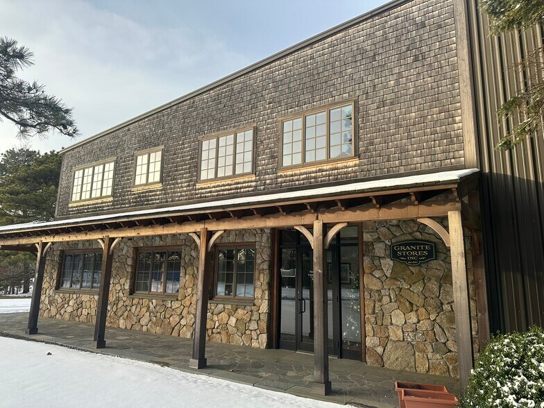 More Photos Of 22 A St, Edgartown Warehouse For Lease