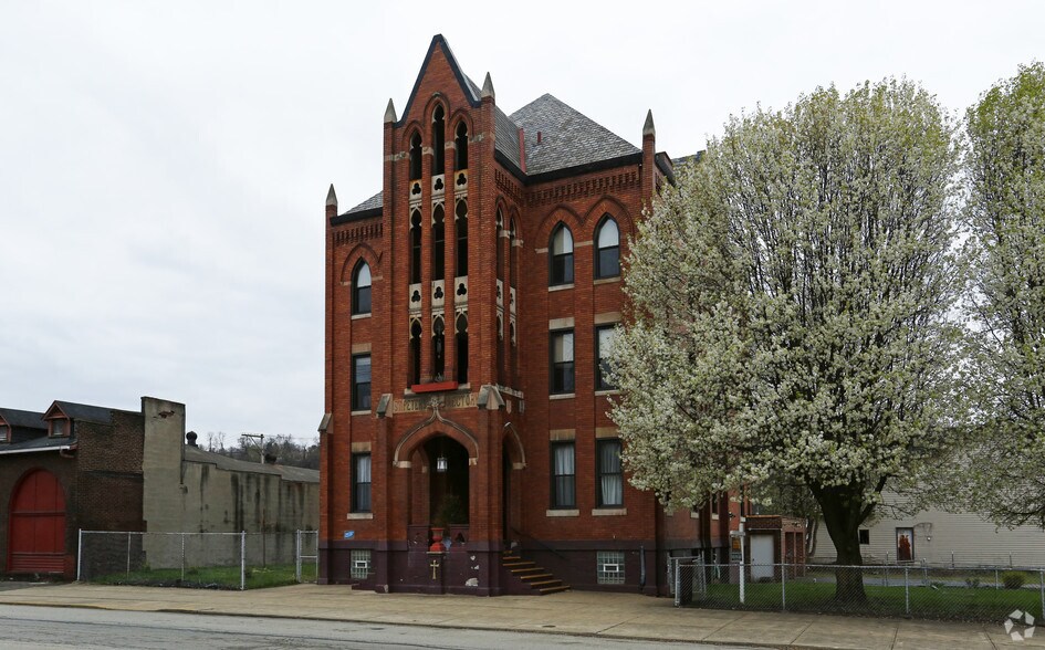 More Photos Of 704 Market St, Mckeesport Specialty For Sale