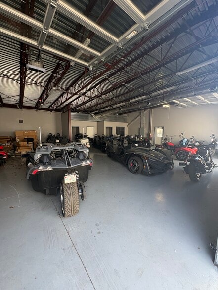 More Photos Of 6 Gateway Blvd W, Savannah Auto Dealership For Sale
