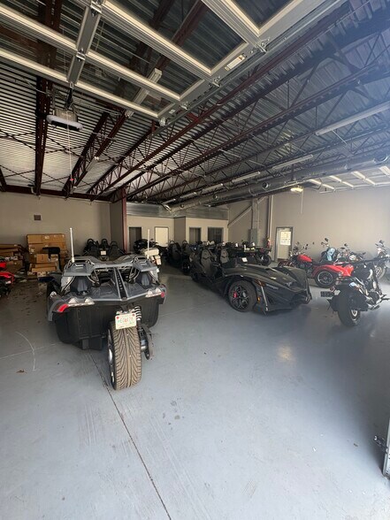 More Photos Of 6 Gateway Blvd W, Savannah Auto Dealership For Lease
