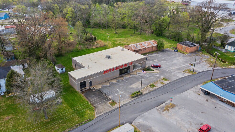 More Photos Of 100 Hopkinsville St, Russellville Freestanding For Sale