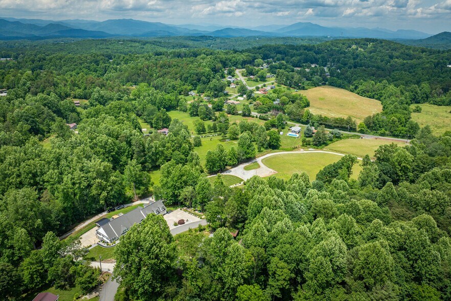 More Photos Of 200 Little Acres Dr, Marion Specialty For Sale