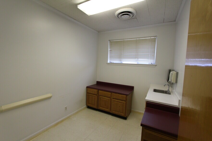 More Photos Of 1243 Ebenezer Rd, Rock Hill Medical For Lease