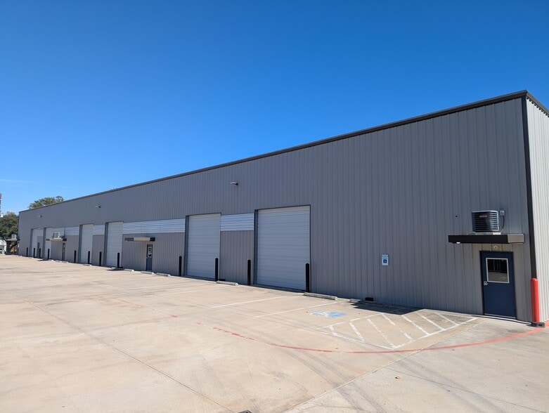 Primary Photo Of 16311-16315 Dundee Rd, Cypress Warehouse For Lease