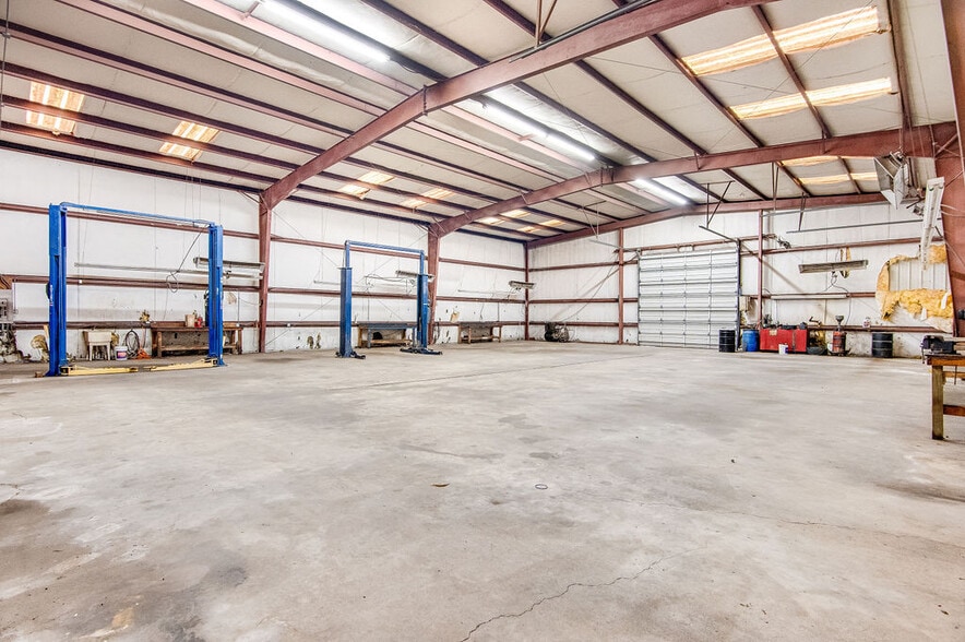 More Photos Of 1197 Piney Green Rd, Jacksonville Auto Repair For Lease