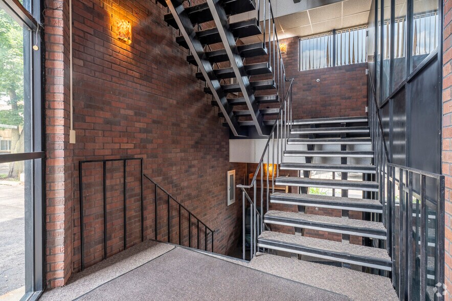 More Photos Of 1020 Regent St, Madison Medical For Lease