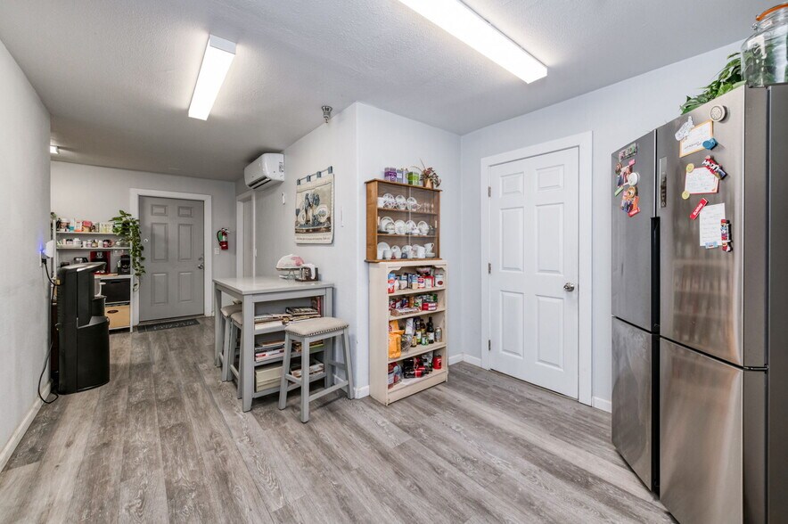 More Photos Of 137 N L St, Dinuba Storefront Retail Residential For Sale