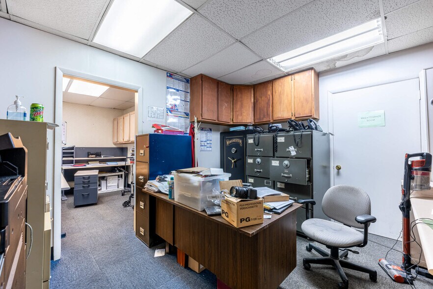 More Photos Of 6 S Smithville Rd, Dayton Office For Sale
