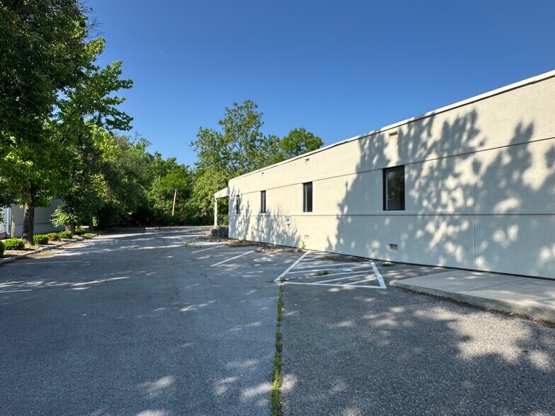 More Photos Of 535 Northern Ave, Hagerstown Showroom For Lease