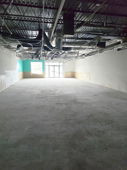 More Photos Of 17086-17092 S DuPont Hwy, Harrington General Retail For Lease