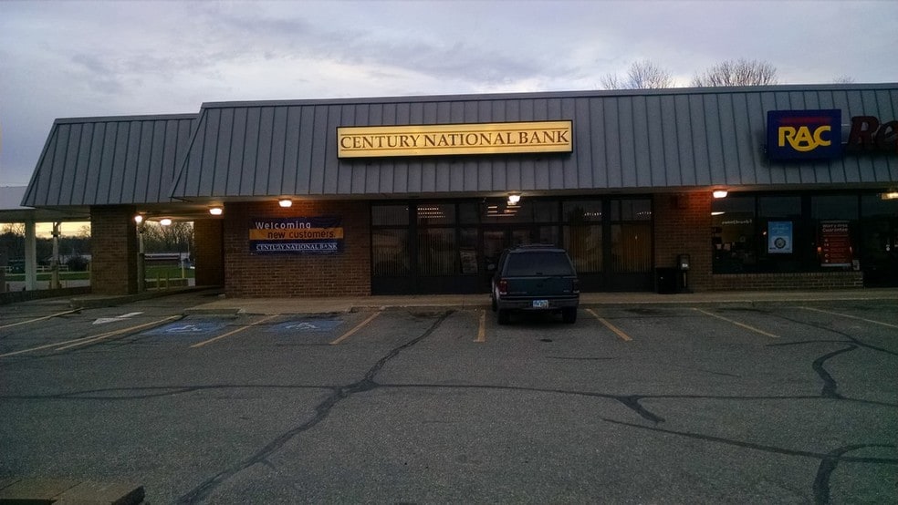 More Photos Of 300-499 Downtowner Plz, Coshocton General Retail For Sale