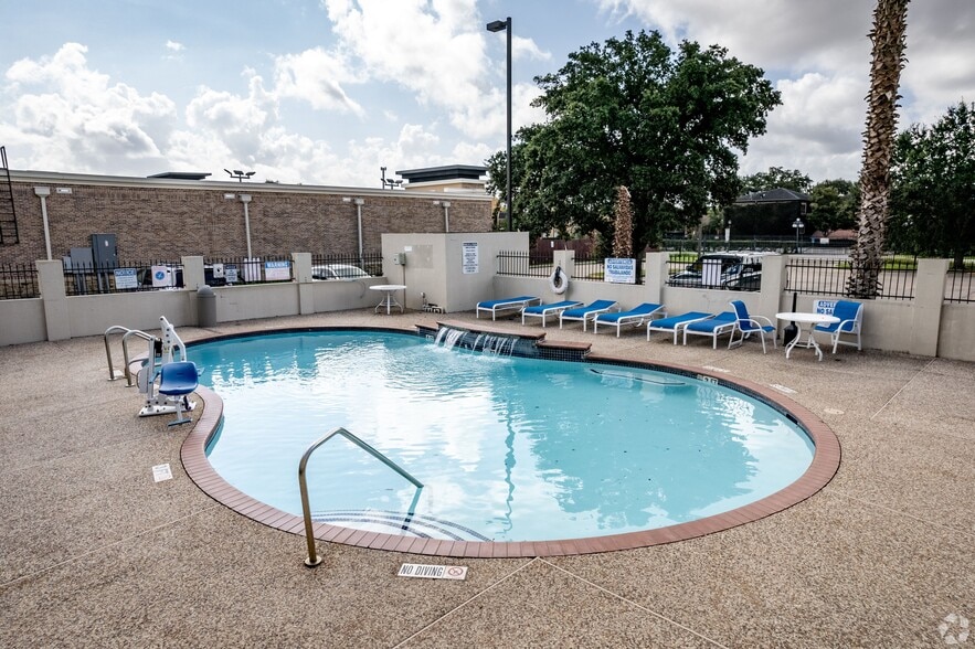 More Photos Of 6229 Richmond Ave, Houston Hotel For Sale