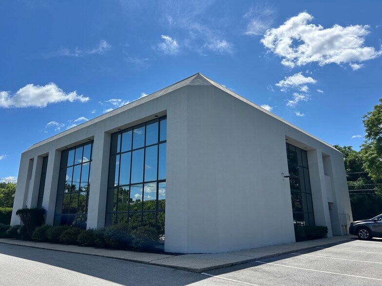 More Photos Of 1404 Atwood Ave, Johnston Office For Lease