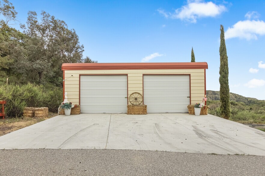 More Photos Of 22053 Highland St, Wildomar Specialty For Sale