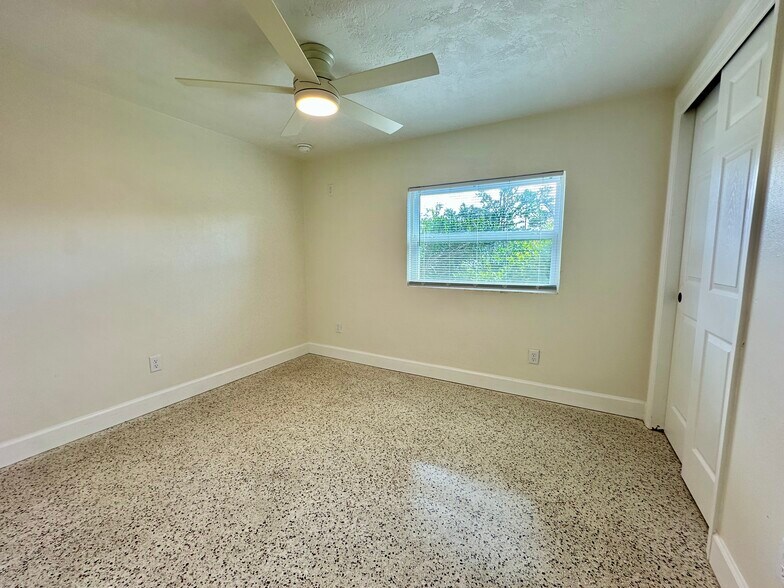 More Photos Of 7316 NE Waldo Rd, Gainesville Office For Lease