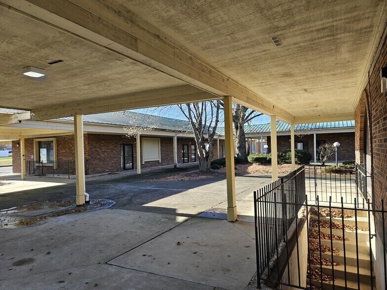 More Photos Of 5544 W 147th St, Oak Forest Unknown For Lease