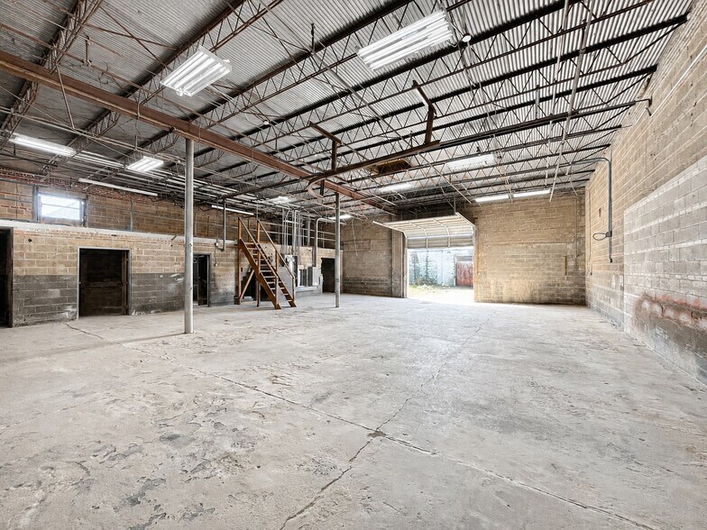 More Photos Of 917 6th Ave N, Birmingham Warehouse For Lease