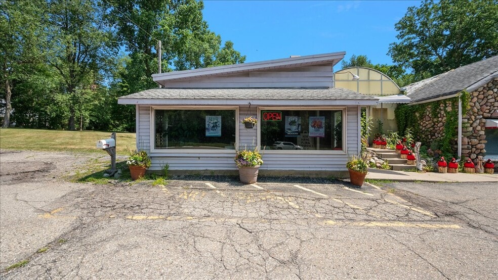 More Photos Of 5992 Dixie Hwy, Village of Clarkston General Retail For Sale