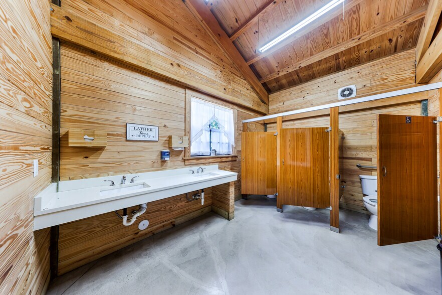 More Photos Of 19050 SW 194th Ave, Miami Lodge Meeting Hall For Sale