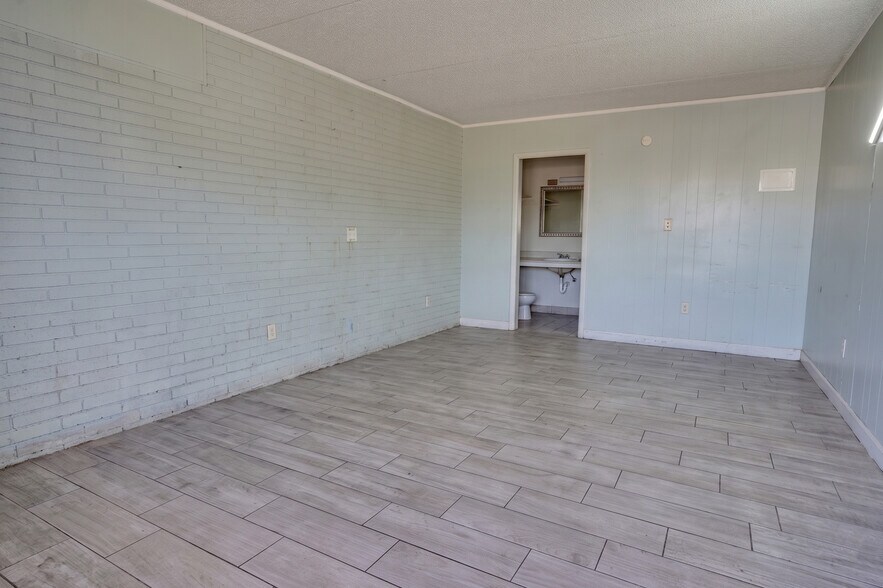 More Photos Of 411 National Hwy, Thomasville Hotel For Sale