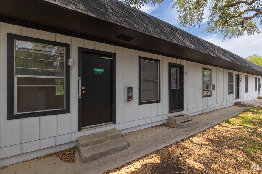 More Photos Of 1605 Water St, Kerrville Apartments For Sale