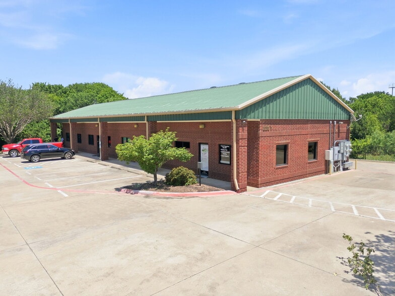 More Photos Of 519 Bennett Ln, Lewisville Flex For Sale
