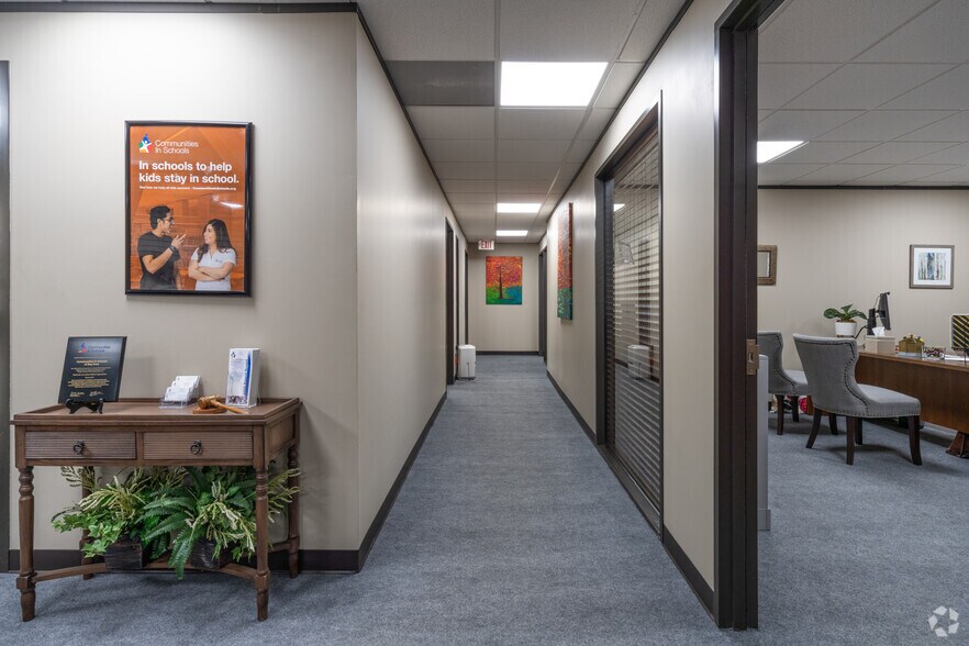 More Photos Of 303 E Main St, League City Office For Lease