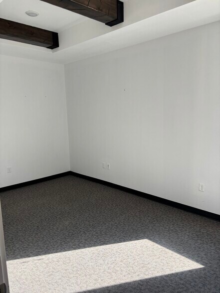 More Photos Of 9117 Milwaukee Ave, Lubbock Office For Lease