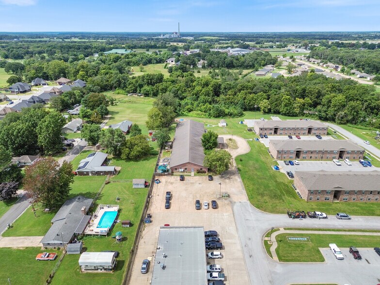 More Photos Of 185 Rebecca St, Gentry Office For Lease