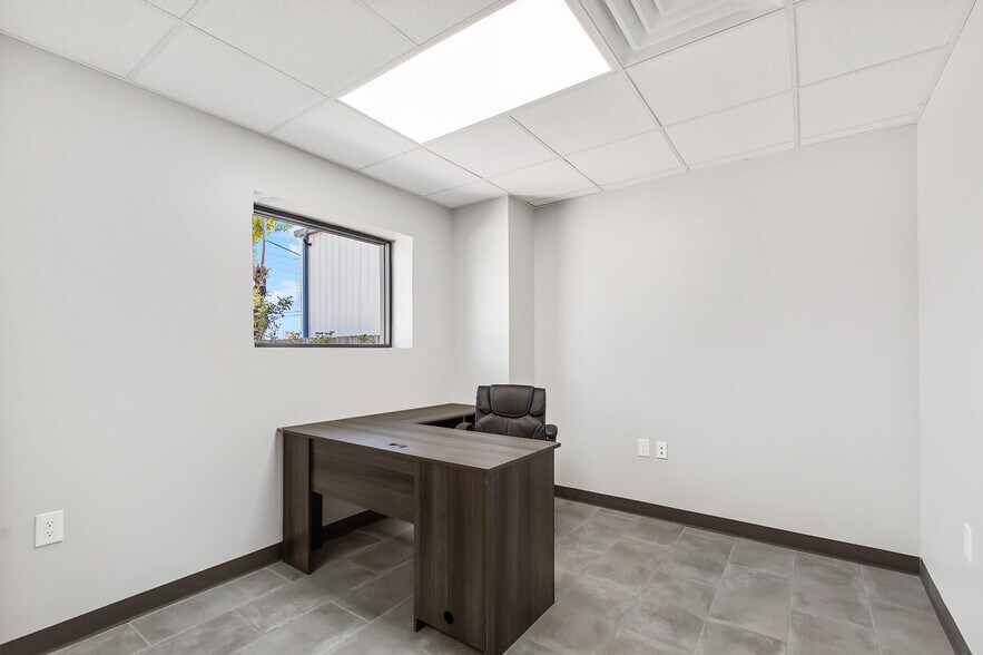 More Photos Of 4018 Ocee St, Houston Manufacturing For Lease