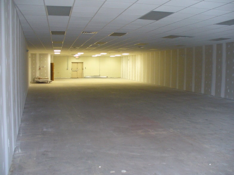 More Photos Of 1702 Owen Dr, Fayetteville Unknown For Lease