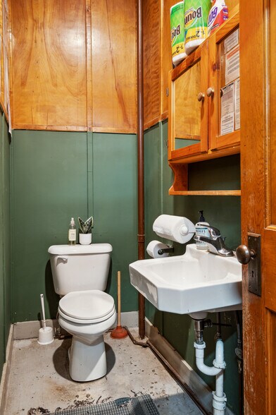 More Photos Of 185 Main St, Bethel Freestanding For Sale