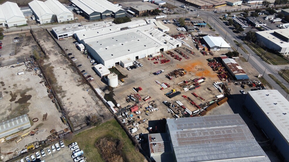 More Photos Of 5306 Clinton Dr, Houston Manufacturing For Lease