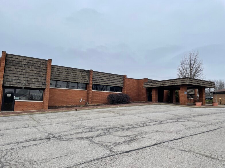 More Photos Of 365 S Crown Hill Rd, Orrville Medical For Sale
