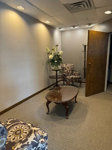 More Photos Of 522 Chestnut St, Hinsdale Medical For Lease