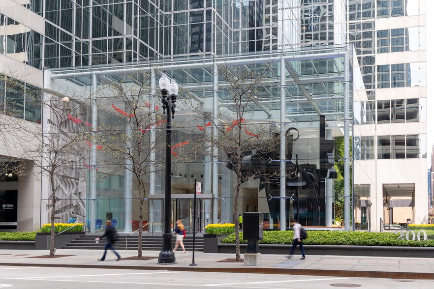 More Photos Of 200 W Madison St, Chicago Office For Lease