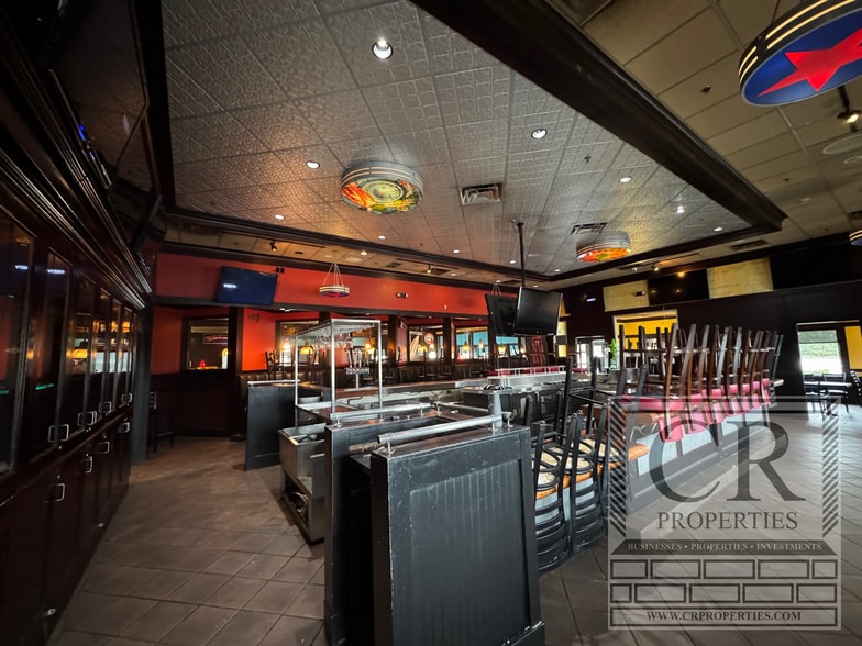 More Photos Of 23 Crystal Run Xing, Middletown Restaurant For Lease