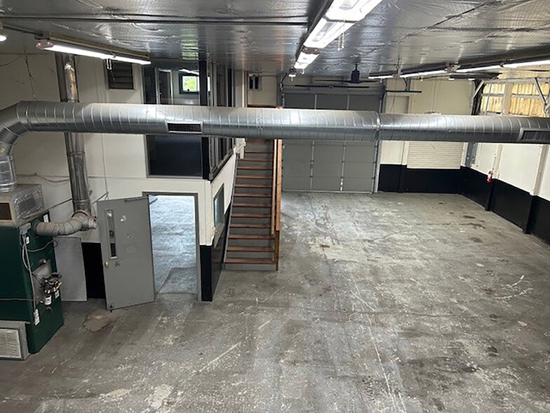 More Photos Of 1581 Route 211 E, Middletown Storefront For Lease