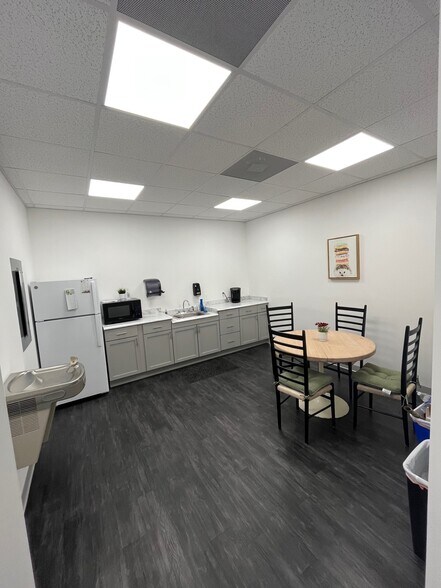 More Photos Of 503 Sophia St, Fredericksburg Freestanding For Lease