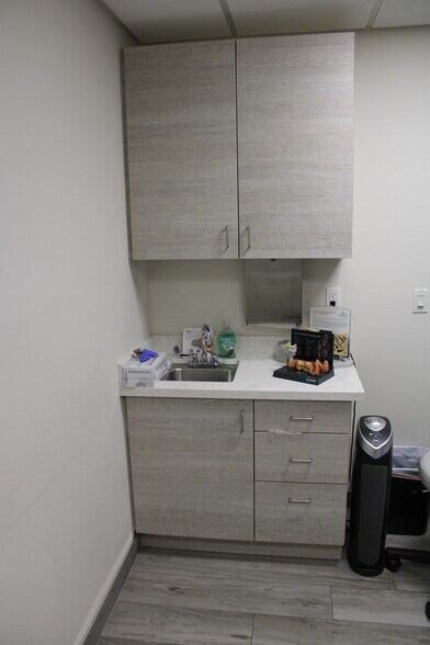 More Photos Of 355 Placentia Ave, Newport Beach Medical For Sale